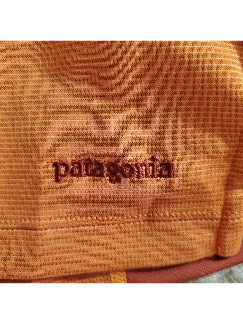 Patagonia quarter zip - Picture 3 of 4
